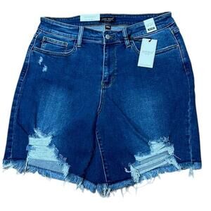 NWT Judy Blue Mid Rise Distressed Short.  Size 1x